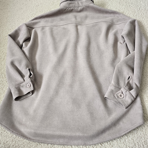 Lightweight Button Down Shacket - Picture 7 of 7